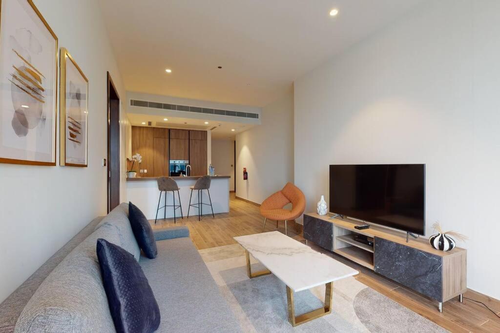 Beautiful Getaway Marina Apartment Dubai